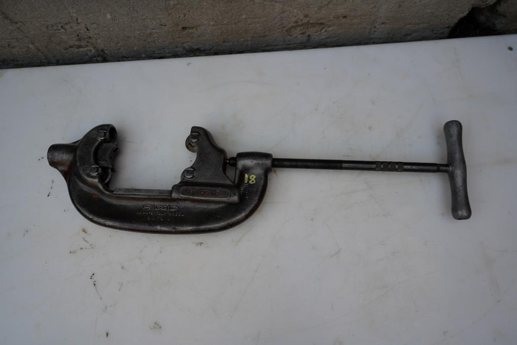 Ridgid 44-S 2 1/2 to 4 inch Pipe Cutter for Pipe Threader. # 18