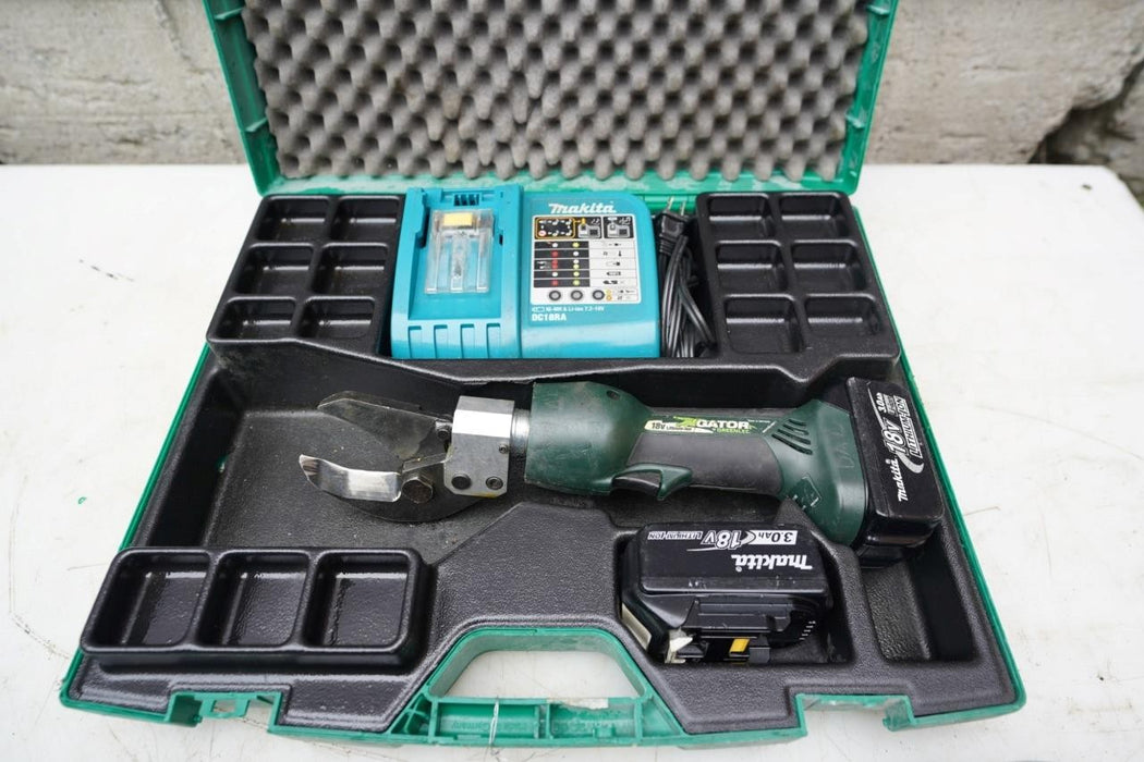 Greenlee ES32L Gator Cable Cutter. Batteries Charger. Works Great.