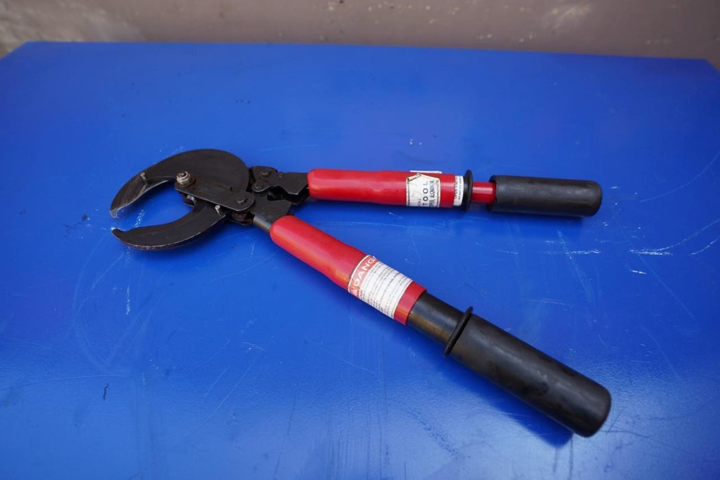 Burndy RCC1000 Ratchet Cable Cutter | Cuts up to 1000 kcmil CU/AL, 2 3/8 inch #2