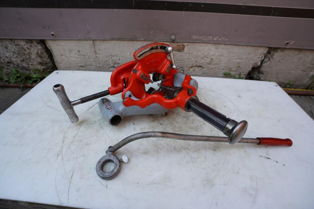 Ridgid 300 Carriage. Pipe Cutter, Reamer, 811 Die, Handle. 100% Genuine. Nice