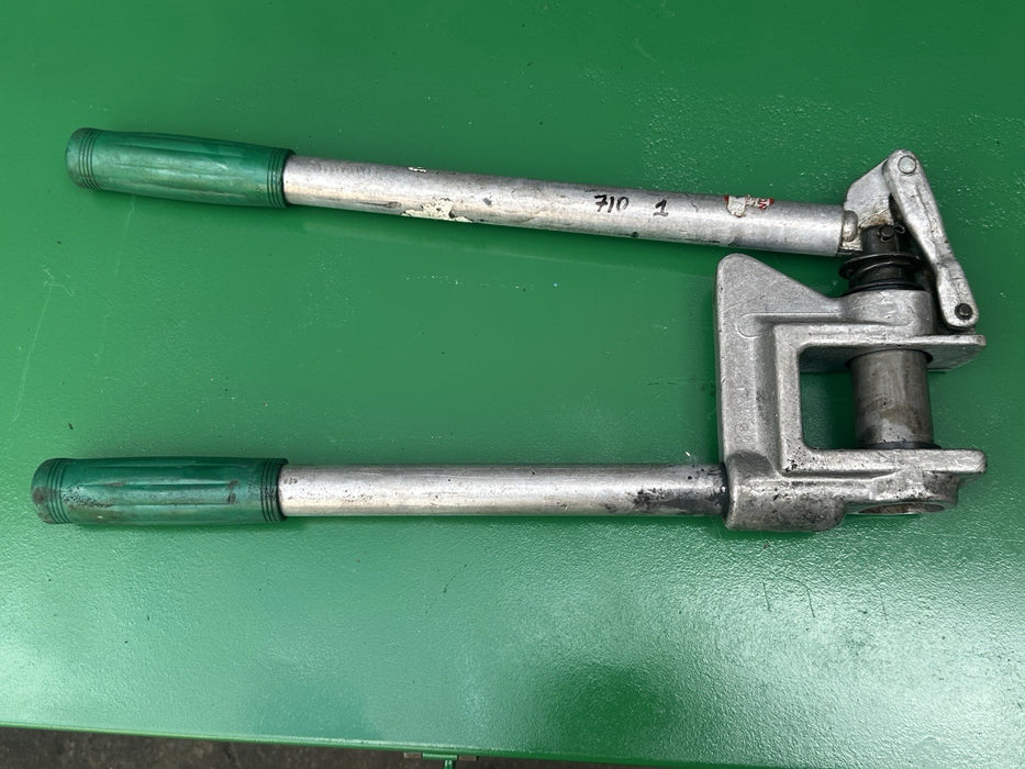 GREENLEE TOOLS 710 METAL STUD PUNCH FOR 1-11/32" DIAMETER HOLE ( 1" CONDUIT) #1