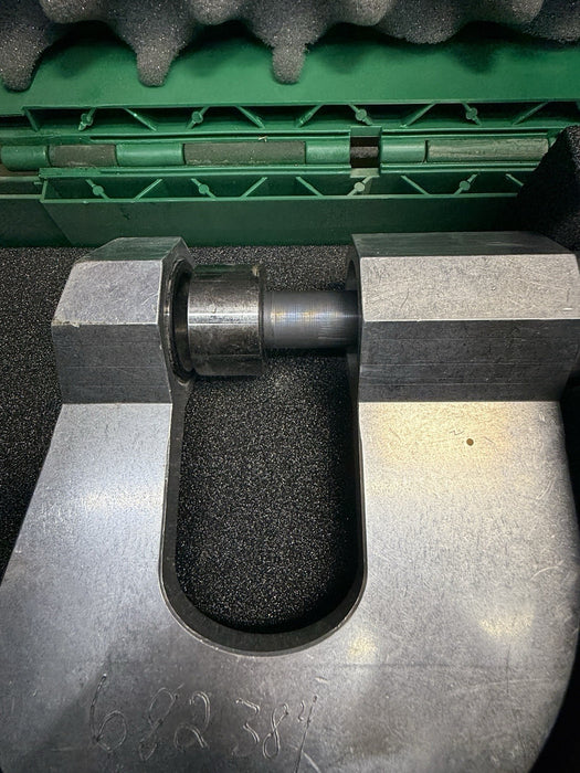 Greenlee ESP710L11 1-11/32 Cordless Structural Punch Kit 18V Li-Ion Stud Punch