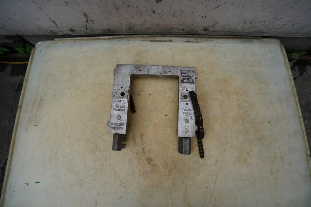 McElroy Side Winder Pipe Fusion Machine Hold Down Vise Clamp Nice Unit #31
