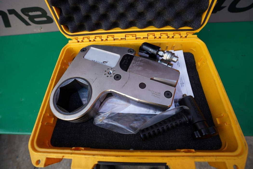 W8000X Low Profile Hydraulic Torque Wrench Drive Unit 8000 ft/lbs & 2 3/4 socket