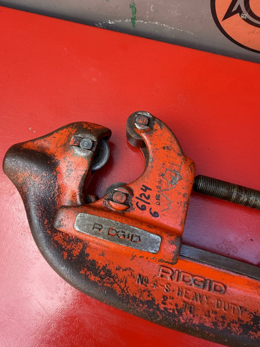 RIDGID 4-S Pipe Cutter  2 to 4 inch Capacity.   Works Fine.