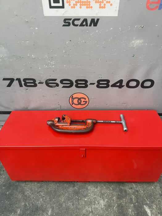 RIDGID 4-S Pipe Cutter  2 to 4 inch Capacity.   Works Fine.