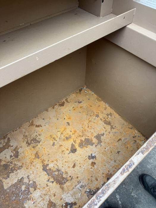 KNAACK 89 Piano-Style Jobsite Box 60"x30"x49" 47.8cu ft.  Good Condition.