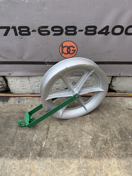 Greenlee 653 24 inch 4000 lbs Cable Puller Sheave, Hook  Great Shape