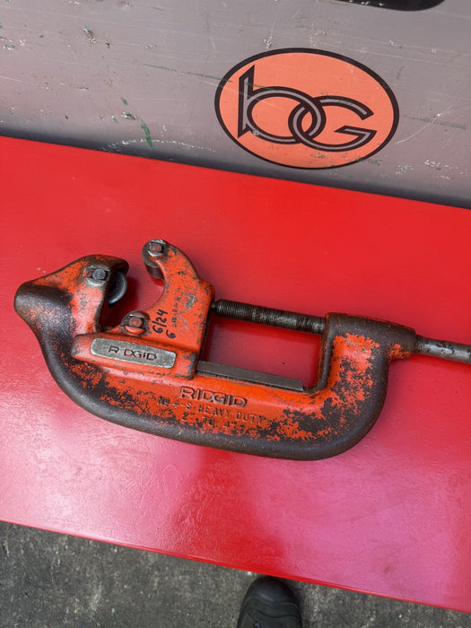 RIDGID 4-S Pipe Cutter  2 to 4 inch Capacity.   Works Fine.