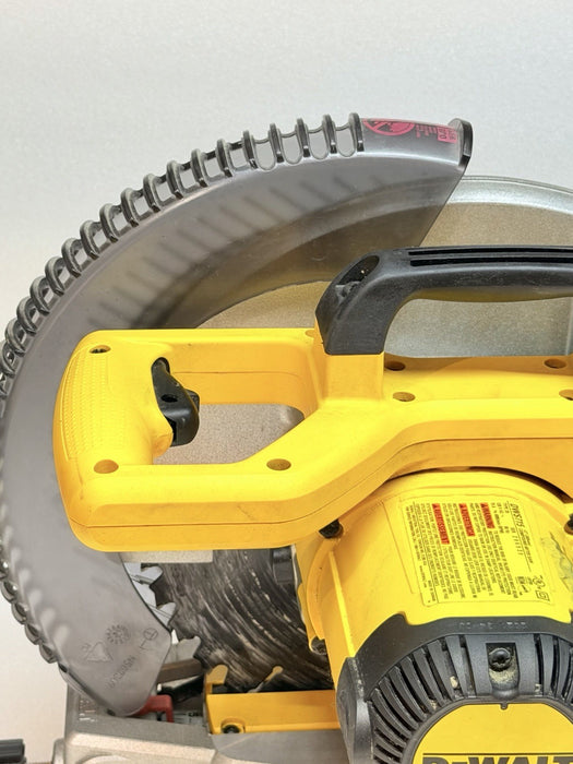 DEWALT DWS715R 12" 15 Amp Single Bevel Compound Miter Saw And Blade Mint!
