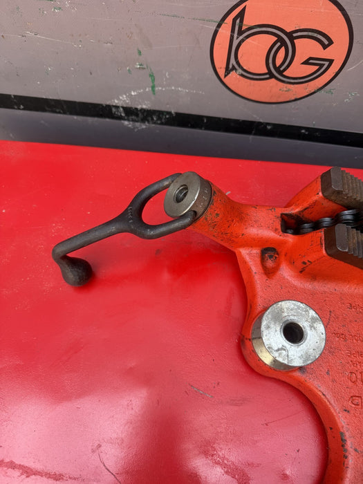 RIDGID 40215 BC-810 Bench Top Screw Chain Vise 8” Pipe Capacity Heavy Duty