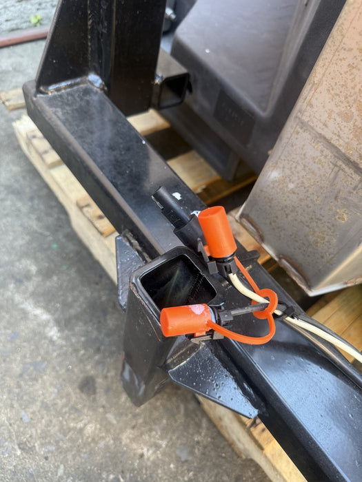 SaltDogg TGS07 Salt Spreader 11.0 Cubic Foot Tailgate Hitch Or Bumper Mount