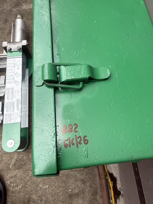 GREENLEE Bender 882 Flip Top Hydraulic Pipe Bender 1 1/4-2 EMT Conduit. NICE.