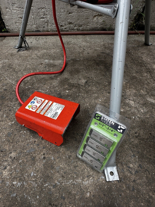 Ridgid 300 T-2 Pipe Threader Threading Machine 811Die Oiler Works Great