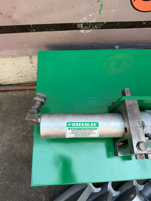 GREENLEE 882 Hydraulic Pipe Bender 1-1/4 - 2 RIGID EMT With Hand Pump