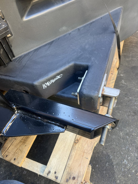 SaltDogg TGS07 Salt Spreader 11.0 Cubic Foot Tailgate Hitch Or Bumper Mount