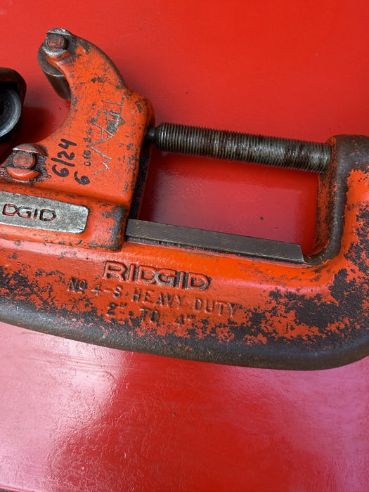 RIDGID 4-S Pipe Cutter  2 to 4 inch Capacity.   Works Fine.