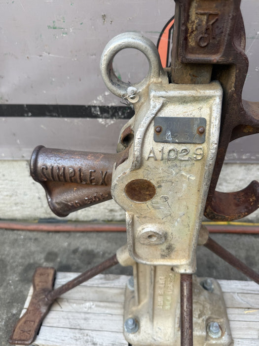 Simplex A1029 Aluminum Railroad Jack 10 Ton Capacity   Works Fine.