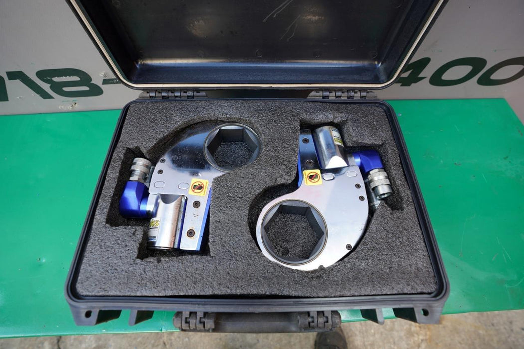 Bolttech Torque Wrench TL4 with a 2 3/4" Socket Great Shape Set of 2 wrenches.
