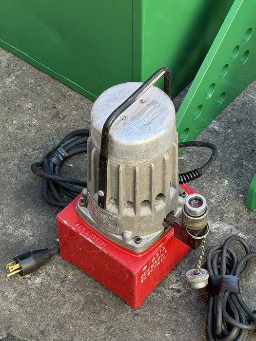 Greenlee 777 1/4 - 4 inch Rigid Hyd. Pipe Conduit Bender With Electric Hyd. Pump