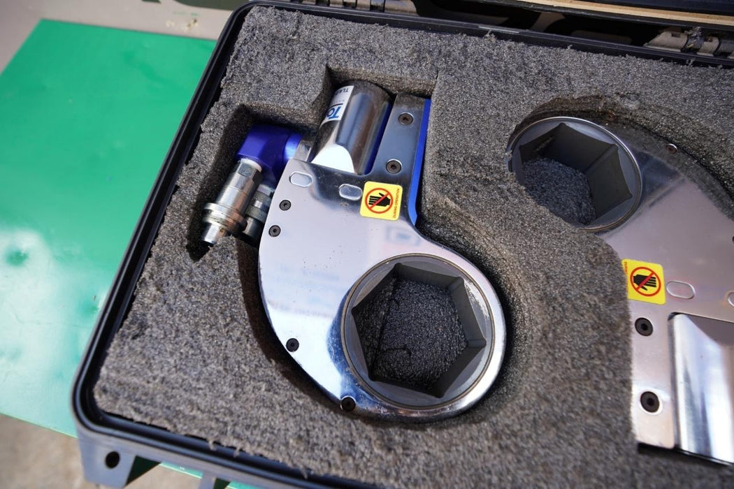 Bolttech Torque Wrench TL4 with a 2 3/4" Socket Great Shape Set of 2 wrenches