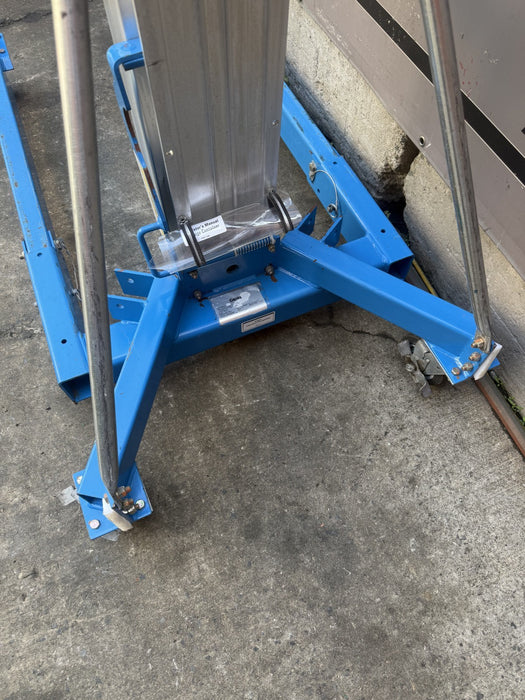 GENIE SLA-10 SUPERLIFT ADVANTAGE MATERIAL LIFT. MINT CONDITION