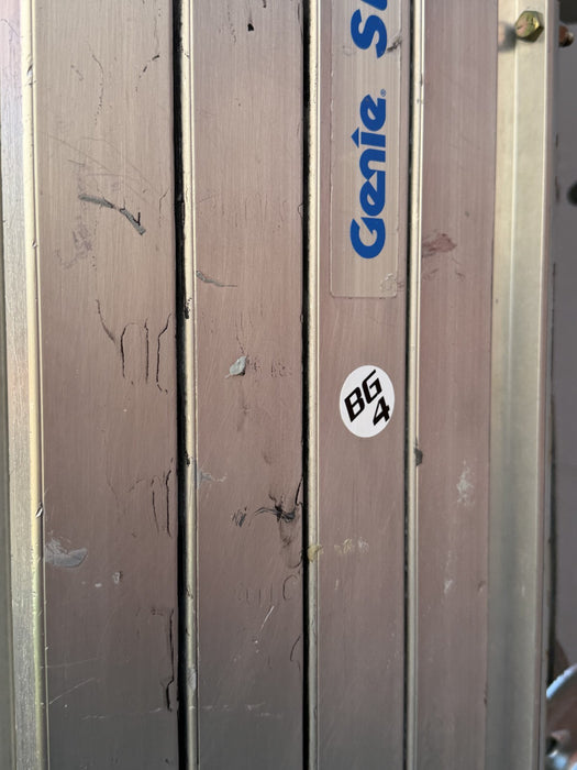 Genie Superlift Contractor, SLC- 24, 650 lbs Load Capacity, Lift Height 24' Nice