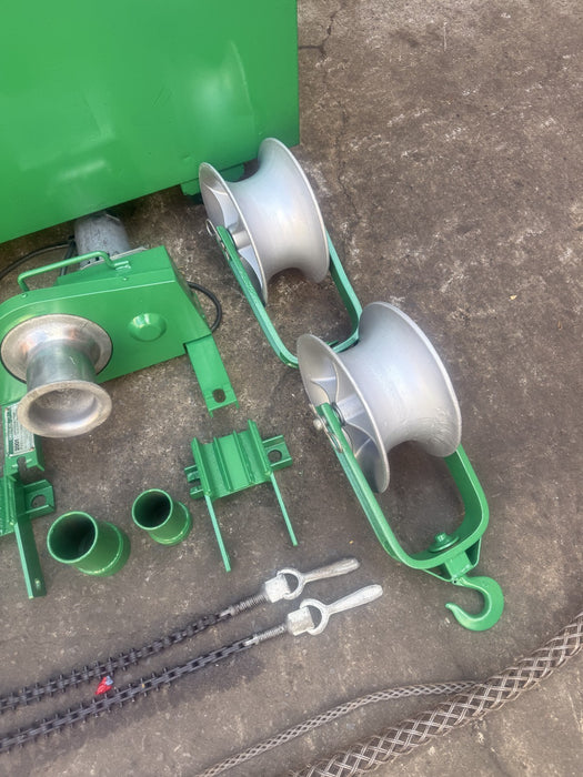 Greenlee 2000 LBS Cable Tugger Puller.  Works Fine.