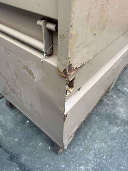KNAACK 89 Piano-Style Jobsite Box 60"x30"x49" 47.8cu ft.  Good Condition.