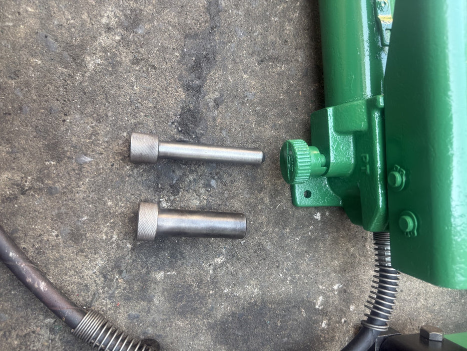 GREENLEE 882 Hydraulic Pipe Bender 1-1/4 to 2 EMT With Hand Pump.  Works Great.