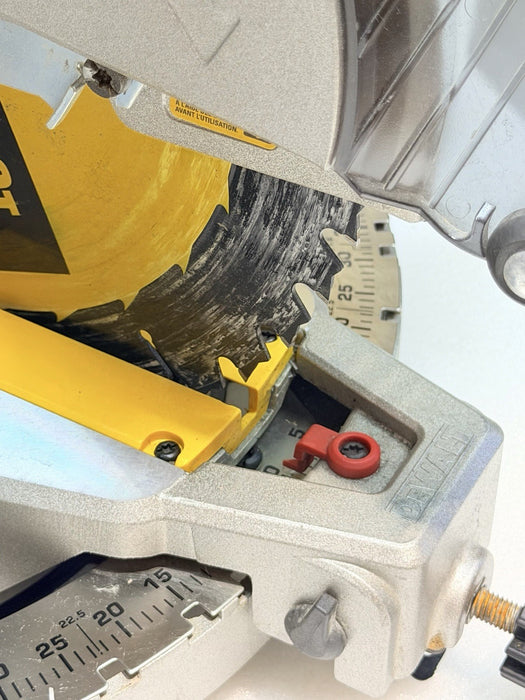 DEWALT DWS715R 12" 15 Amp Single Bevel Compound Miter Saw And Blade Mint!