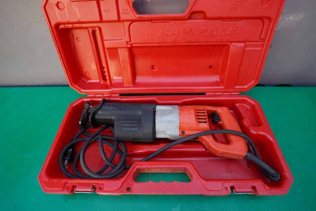 Milwaukee Sawzall Reciprocating Saw 120 volts  Works well