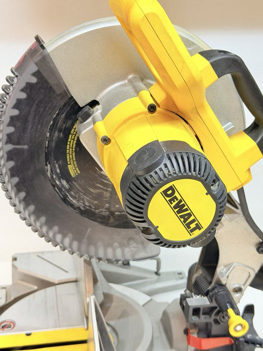 DEWALT DWS715R 12" 15 Amp Single Bevel Compound Miter Saw And Blade Mint!