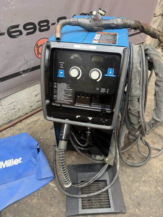 Miller Millermatic 350P Pulse Aluminum Welder with Gun.  Works Fine.