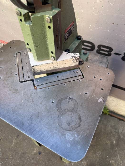 Di-Acro Manual Sheet Metal Corner Notcher 16 Gauge 6x6" Stand Great Shape.