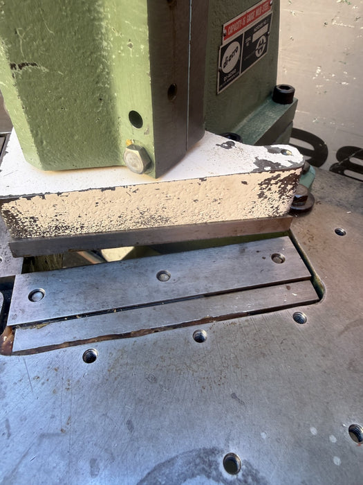 Di-Acro Manual Sheet Metal Corner Notcher 16 Gauge 6x6" Stand Great Shape.