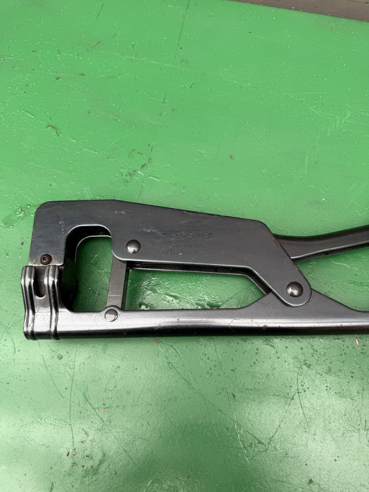 Greenlee 724 Manual Stud Punch 1-1/4" Square Hole Diameter Brand New Open Box #5