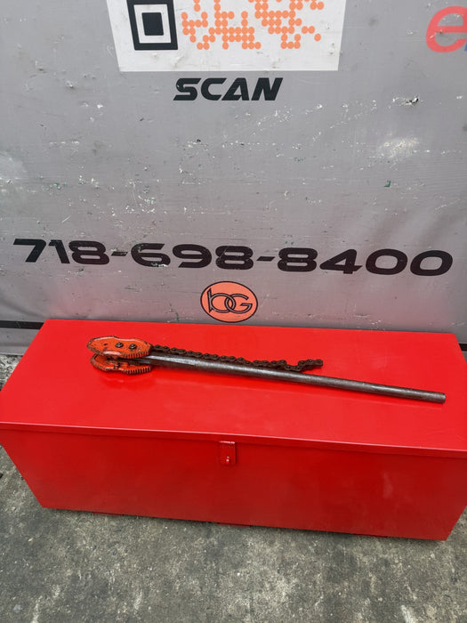 Armstrong Chain Pipe Wrench, Model  33, 3/4 To 4 inch.  Nice Shape.
