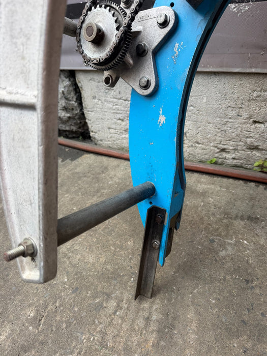 H&M Beveling Machine #4 20-26" Pipe w/ Torch Holder, Dogs - NO CHAIN