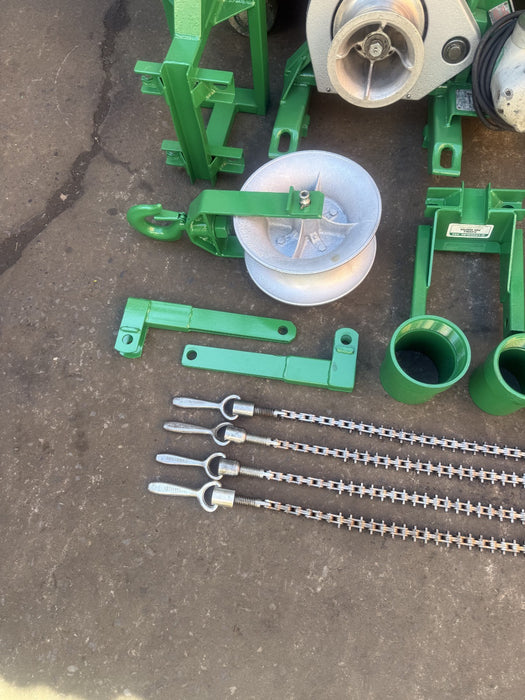 GREENLEE 640 4000 lbs Wire Cable Tugger Puller Set Box.  Works Fine.