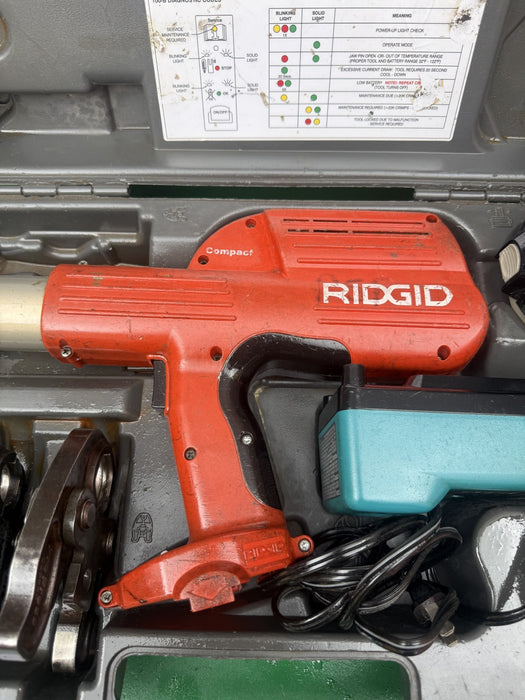 RIDGID 100-B Press Tool Kit 1/2" - 3/4" - 1" Jaws Battery & Charger.  Works Fine