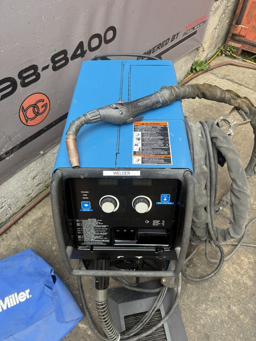 Miller Millermatic 350P Pulse Aluminum Welder with Gun.  Works Fine.
