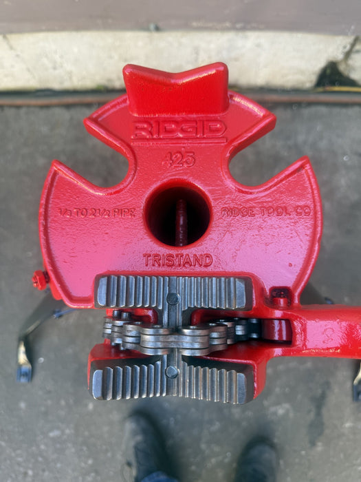 RIDGID 16703 425 PORTABLE TRISTAND CHAIN VISE  1/8”- 2-1/2”PIPE CAPACITY