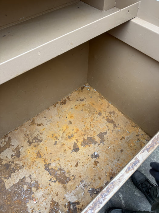 KNAACK 89 Piano-Style Jobsite Box 60"x30"x49" 47.8cu ft.  Good Condition.