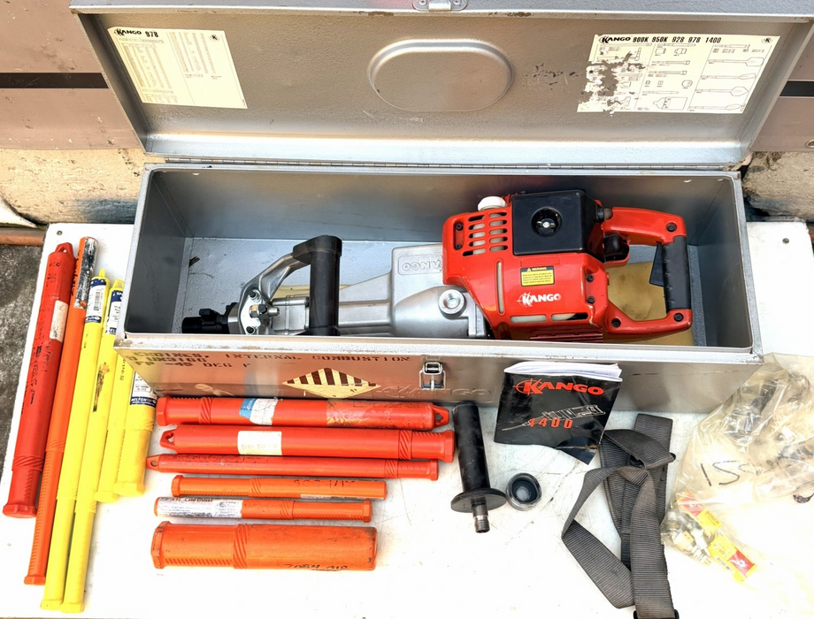 PETROL KANGO 978S DEMOLITION JACK HAMMER BREAKER GAS POWERED + CASE CHISELS MINT