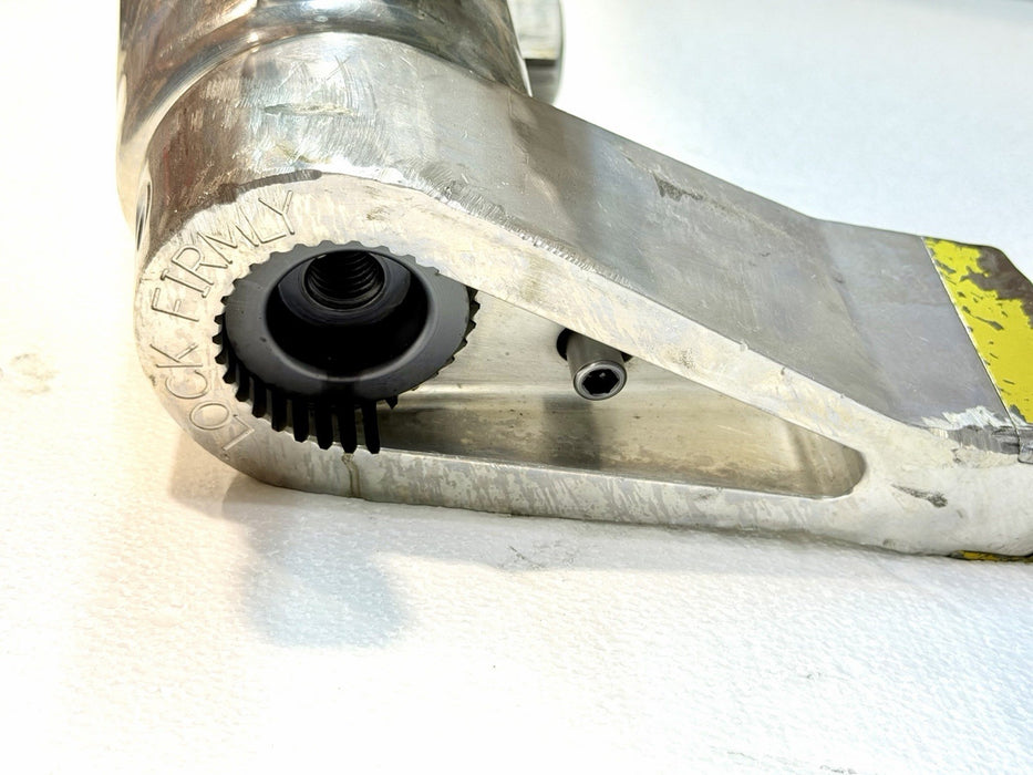 TorcUP TU-7 Hydraulic Torque Wrench 1-1/2” Drive Non-Ratcheting Steel Silver