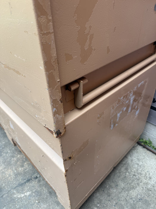 KNAACK 89 Piano-Style Jobsite Box 60"x30"x49" 47.8cu ft.  Good Condition.