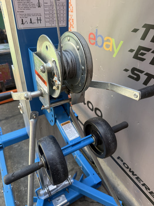 GENIE SLA-10 SUPERLIFT ADVANTAGE MATERIAL LIFT. MINT CONDITION