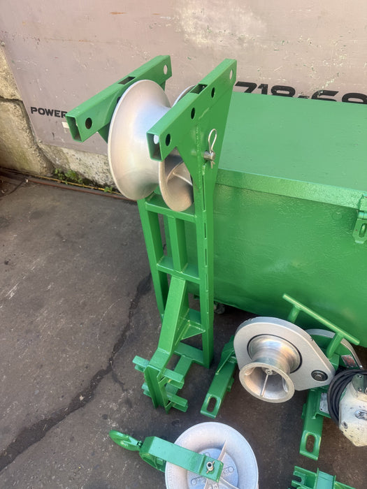 GREENLEE 640 4000 lbs Wire Cable Tugger Puller Set Box.  Works Fine.