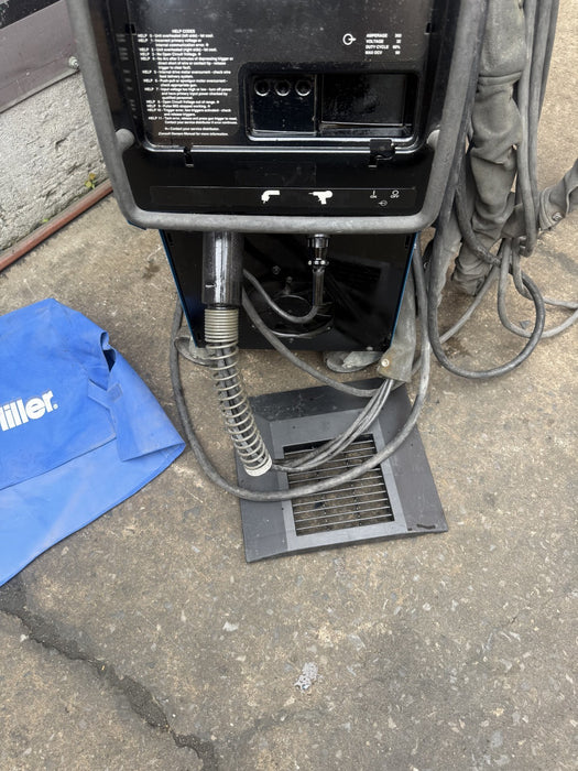 Miller Millermatic 350P Pulse Aluminum Welder with Gun.  Works Fine.